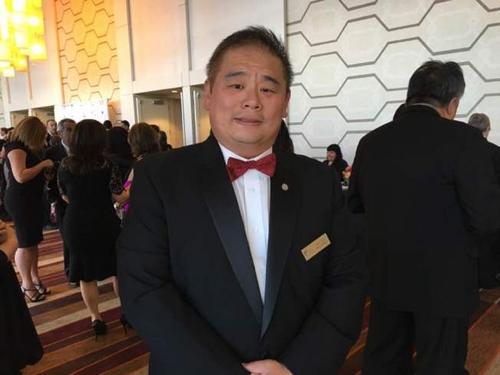 中国侨网联邦劳工部西柯汶纳办公室区域总监张克尘（Paul Chang )表示，全美一些华资自助餐店业者勾结南加部分华资职介所，对介绍雇员肆意虐待克扣，无劳工保险等基本福利待遇，鼓励这些人举报雇主。（美国《侨报》/启铬 摄）
