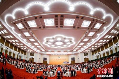 中国侨网资料图:5月14日晚,“一带一路”国际合作高峰论坛欢迎宴会在北京人民大会堂举行。中新社记者 杜洋 摄