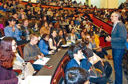 中国侨网过去7个月，申请在多伦多大学就读的中国学生逾1.2万人。（加拿大《星岛日报》/多伦多大学网页）