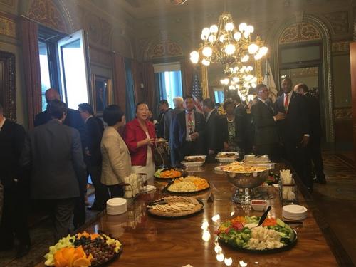 中国侨网白宫举行亚太裔传统月庆祝招待会,来自亚太裔社区的众多代表出席。(美国《世界日报》/莫天成供图)