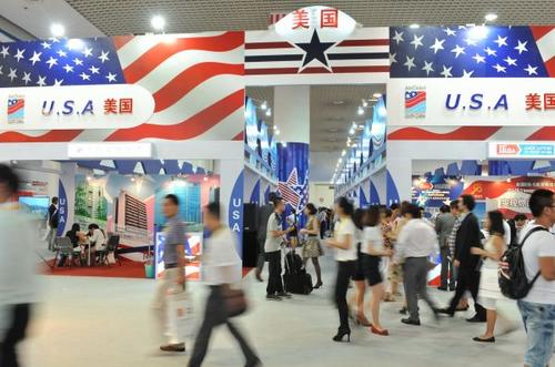 中国侨网资料图片：第十八届中国国际投资贸易洽谈会的美国馆展区。新华社记者 林善传 摄