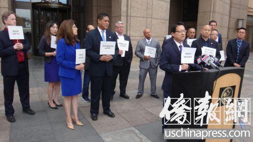 中国侨网伍国庆说他的父亲因洛杉矶的严重污染死于肺气肿。(美国《侨报》/高睿 摄)