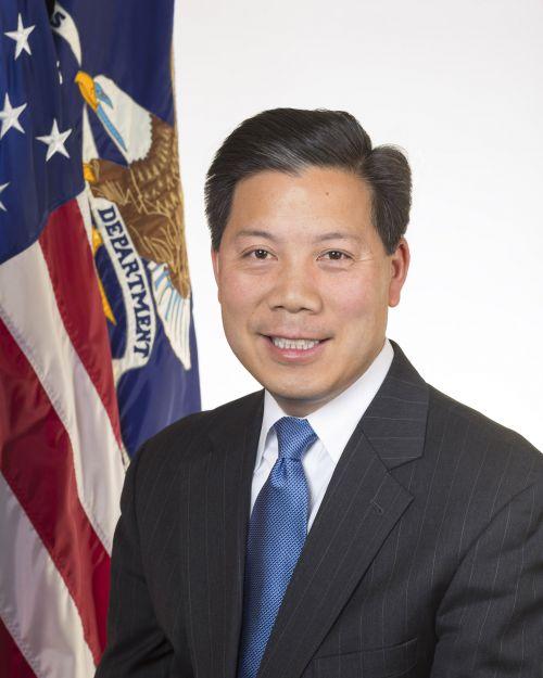 中国侨网卢沛宁（Chris Lu）曾担任奥巴马政府劳工部副部长、内阁秘书长等职务。（美国《侨报》资料图）