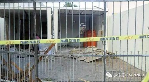 中国侨网警方封锁了肇事爆炸公寓。(南非《华侨新闻报》)