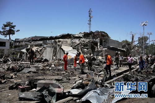 中国侨网这是5月31日拍摄的阿富汗首都喀布尔的爆炸现场。新华社发(拉赫马特·阿里扎达摄)