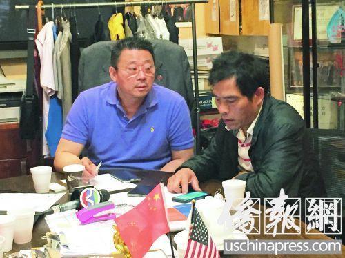 中国侨网林建父亲林传波当地时间6月2日求助美国亚总会会长陈善庄,当场拨打儿子电话,手机依旧关机。(美国《侨报》/高诗云 摄)