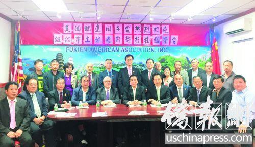 中国侨网斯静格(前左5)拜访福建同乡会。(美国《侨报》/林菁 摄)
