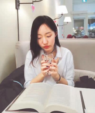 中国侨网陈五茅第一年来加拿大留学的时候带了很多书过来,但是只看过几次最后都积灰了。
