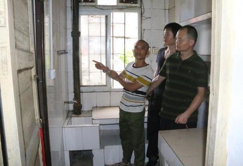 中国侨网(犯罪嫌疑人韦某帅指认作案现场)