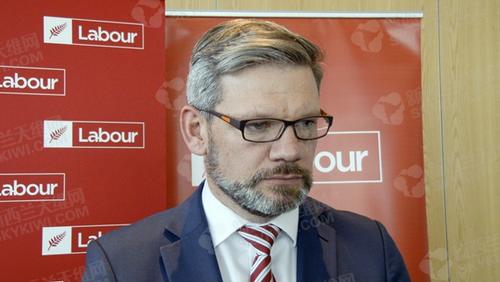 中国侨网工党移民发言人Iain Lees-Galloway(新西兰天维网)