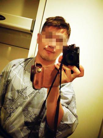 中国侨网自称颜姓的男子时常发送个人大头照和生活照,取得黄小姐的信任。(美国《世界日报》)