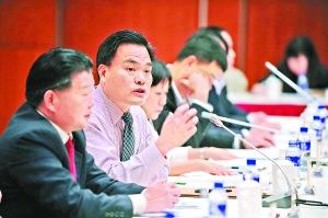 中国侨网吴权深小心谨慎使出各种反侦察手段,仍难逃“天网”。(资料图片)