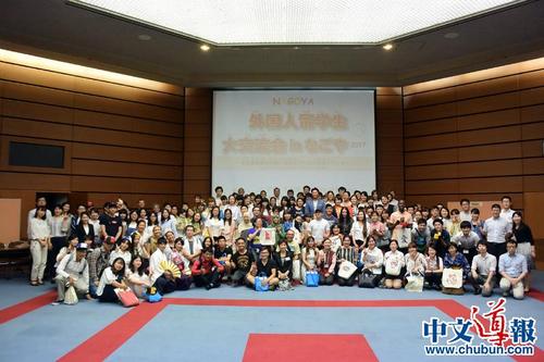 中国侨网合影留念。(日本《中文导报》)