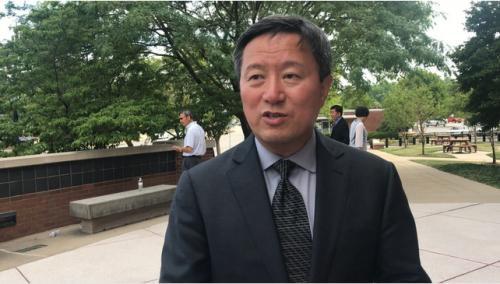 中国侨网律师王志东认为，由大陪审团在7月14日预审日前签发起诉书的可能性大。(美国《世界日报》/黄惠玲 摄)