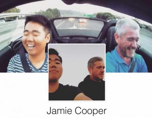中国侨网Jamie Cooper今日将脸书头像和背景换成与赵在一起的照片。（美国侨报网）