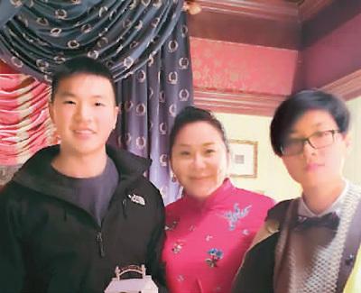中国侨网图为雷雷和她的一双儿女。（来源：受访者提供）