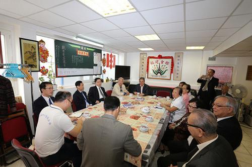 中国侨网冯志农一行走访法国福建会馆。(图片来源:本文图片均由法国《欧洲时报》记者黄冠杰 摄)