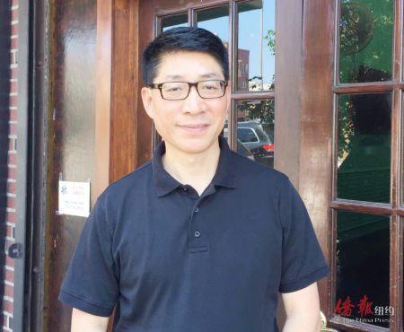 中国侨网严利忠告家长暑期里应给孩子一些空间。(纽约《侨报》/崔国萁 摄)
