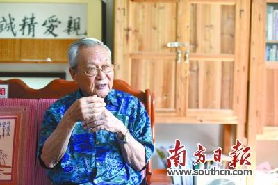 中国侨网89岁老人朱伟明。何森垚 摄