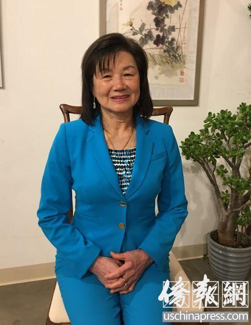 中国侨网79岁老侨领谭吴保仁接受专访(美国《侨报》/于丽娜 摄)