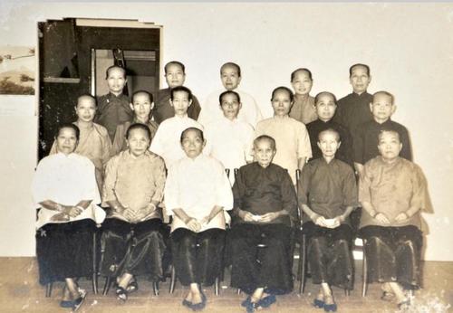 中国侨网18名妈姐合影。(马来西亚《星洲日报》)