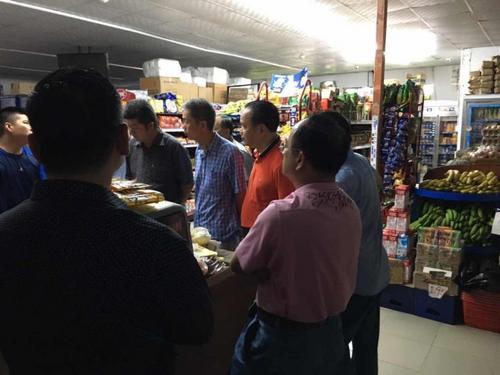 中国侨网杨领事一行慰问死者家属(巴拿马拉美侨声报)