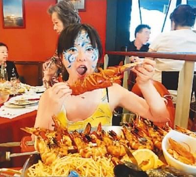 中国侨网王书雅很喜欢参加各类趣味竞赛。一方面,她认为趣味比赛中参赛者没有太多追逐名次的压力;另一方面,她也觉得在其中可以感受到文化交融的魅力。