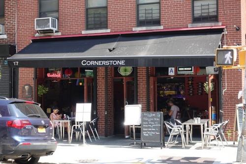 中国侨网纽约曼哈顿东村餐馆Cornerstone Cafe，爆出服务员将华裔食客名字写为Ching Chong的种族歧视事件。(美国《世界日报》/金春香 摄)