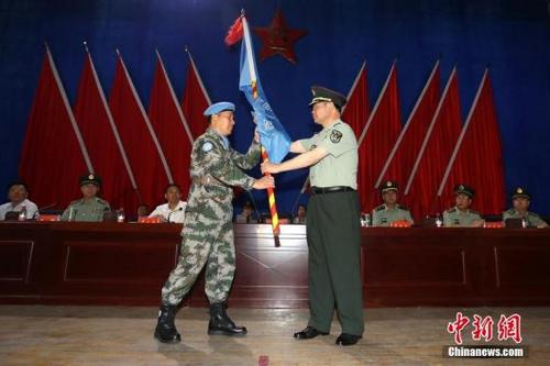 中国侨网资料图，维和工程兵大队成立暨出征誓师大会。