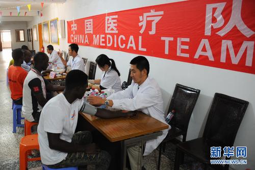 中国侨网义诊活动现场。新华网记者石松摄