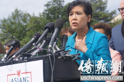 中国侨网国会亚太裔党团主席、华裔众议员赵美心在支持“梦想者”的新闻发布会上讲话。(美国《侨报》/徐一凡 摄)