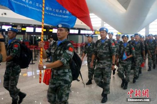中国侨网 踏上征程。 李志全 摄