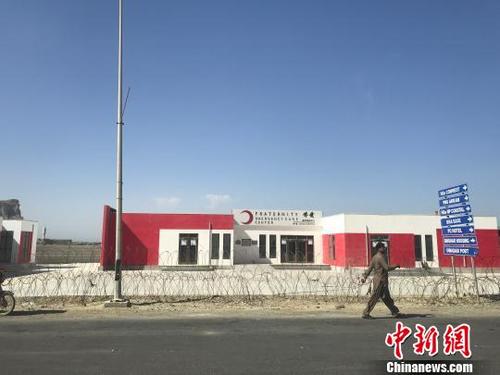 中国侨网“中巴博爱医疗急救中心”于2017年5月7日在巴基斯坦瓜达尔港落成，该急救中心包括急救设备、急救车辆等，由中国红十字基金会丝路博爱基金整体援建。　红十字基金会　摄