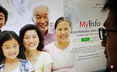 中国侨网新加坡人今年12月起使用电子政府密码（SingPass）登录不同政府网站时，可选择MyInfo功能，省却一再输入个人资料的麻烦。（新加坡《联合早报》/曾坤顺 摄）