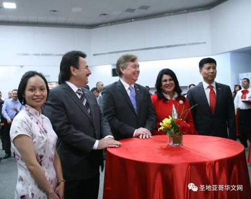 中国侨网图为三方联防机制代表。(圣地亚哥华文网微信公众号)