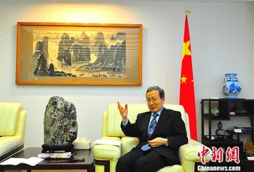 中国侨网9月29日是中日邦交正常化45周年纪念日,中国驻日本大使程永华近日在接受中新社记者专访时表示,中日“和则两利,斗则俱损”,和平、友好、合作之路是唯一正确选择。 中新社记者 吕少威 摄