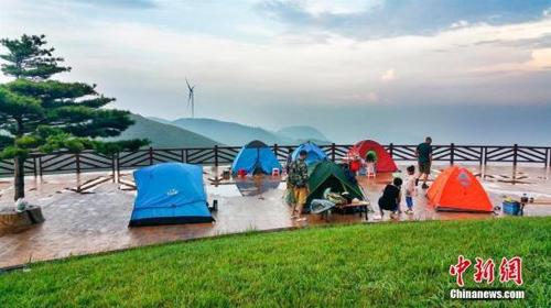 中国侨网资料图：野外露营帐篷。望作信 摄