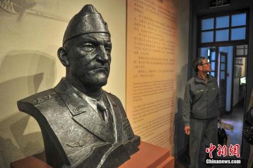 中国侨网资料图：陈纳德将军铜像。中新社记者 刘冉阳 摄