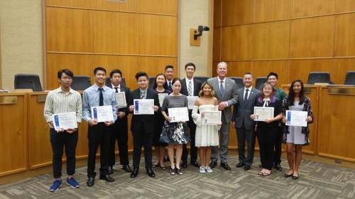中国侨网2017圣地亚哥亚太裔市长奖共有6名华人学生获奖。(图：美国《世界日报》)