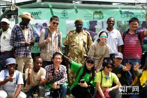 中国侨网中国青年在肯尼亚做野生动物保护。