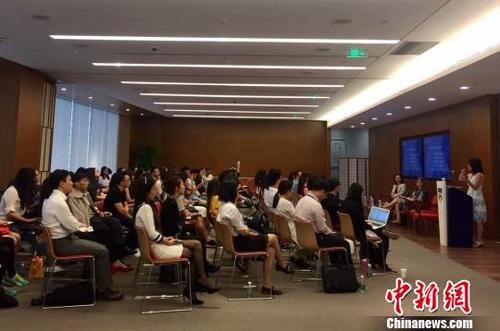 中国侨网 第一届海归职业发展论坛上,与会人士围绕留学人员尤其是海外高层次留学人才归国就业创业等开展讨论。主办方供图