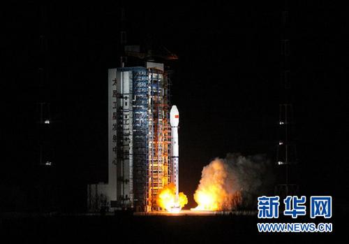 中国侨网11月15日2时35分，我国在太原卫星发射中心用长征四号丙运载火箭，成功将“风云三号D”气象卫星发射升空，卫星顺利进入预定轨道。新华社发(张宏伟 摄)