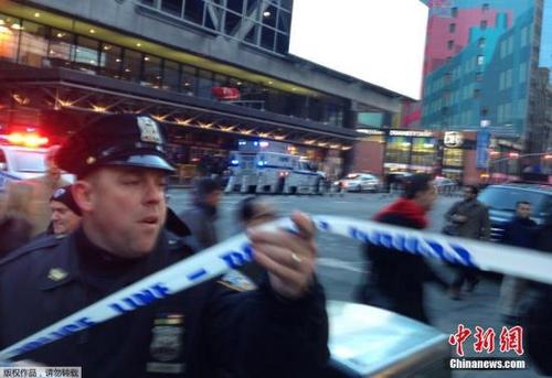 中国侨网当地时间12月11日上午，美国纽约曼哈顿时报广场附近的港务局巴士终点站疑发生爆炸，警方已前往处置