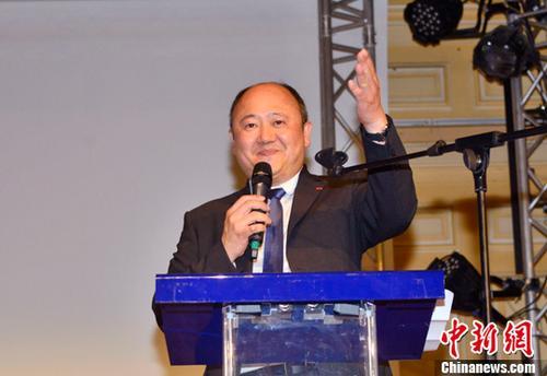 中国侨网资料图:当地时间 当地时间6月18日晚,法国议会选举第二轮投票结束,巴黎市议员、巴黎十三区副区长陈文雄在巴黎第九选区胜选,成为法国本土首位华裔国民议会议员。图为陈文雄在巴黎十三区区政府发表胜选演讲。中新社记者 龙剑武 摄
