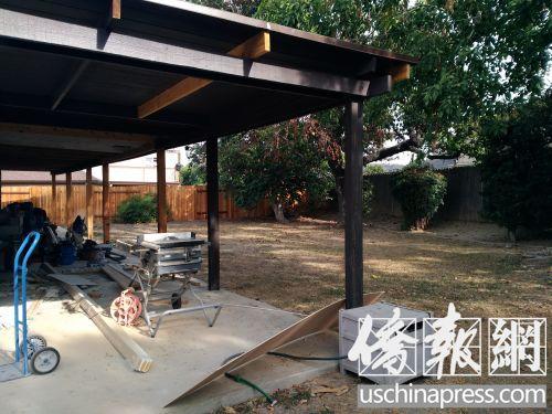中国侨网一户华人居民的后院十分宽敞,新ADUs法案使得拥有多余土地居民可以十分容易的对自己的物业进行升值。(美国《侨报》/记者翁羽摄)