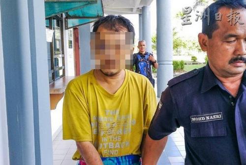 中国侨网涉嫌猥亵7岁女童的华裔男子再次被押送至双溪大年法庭。(马来西亚《星洲日报》)