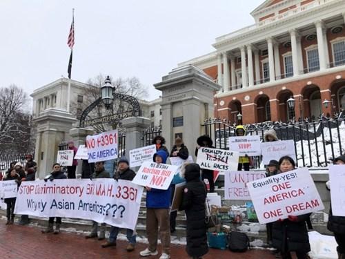 中国侨网数百华人参加听证会发声。（美国《世界日报》记者/刘晨懿之 摄）