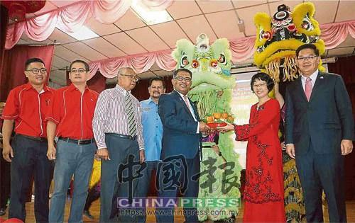 中国侨网马来西亚马六甲州首长拿督斯里依德利斯哈仑出席活动时表达对马华夺回议席抱有很大期望。(马来西亚《中国报》)