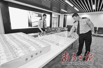 中国侨网警方展示珠海“4·18”跨国网络赌博案件涉案赃物。通讯员供图
