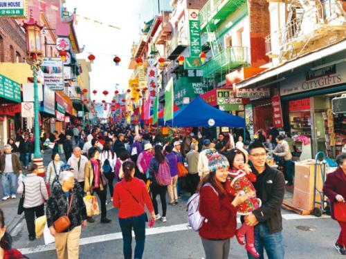 中国侨网本次年宵花市吸引了不少民众参与,场面相当热闹。(美国《世界日报》/黄少华 摄)